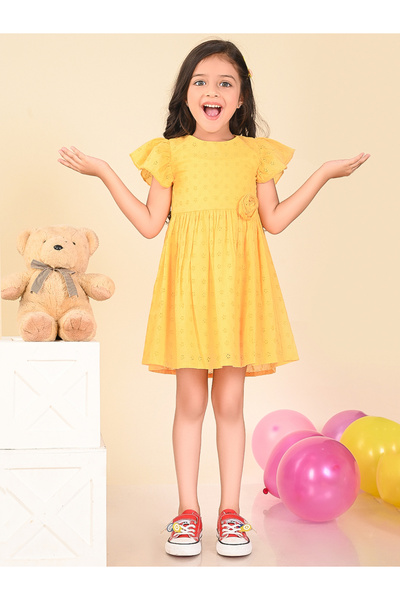 LilPicks By Styli فستان شيفلي بتفاصيل صدار الأزهار