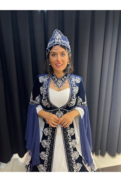 atölyekaftanbutik قفطان مخملي مطرز باللون الأزرق الداكن