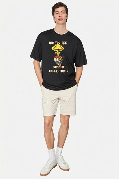 Trendyol Collection Schwarzes T-Shirt mit Totenkopf-Aufdruck – Normale Schnittform TMNSS24TS00213