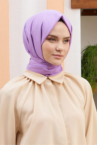 Loryan Alisa Shawl 2054 - Lilac Model