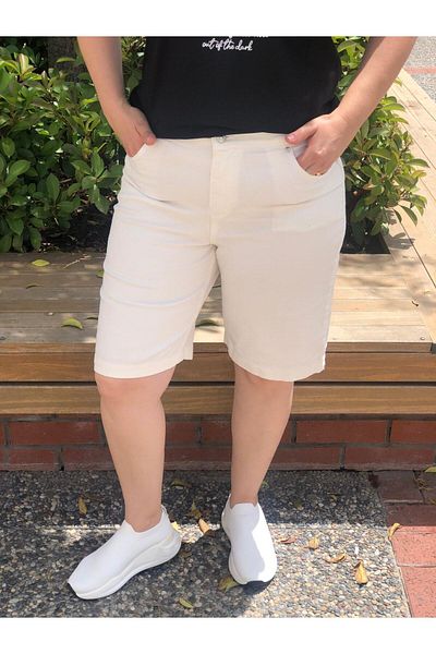 BAKTAGÖR Mom Jeans - Half Elastic Waist Shorts