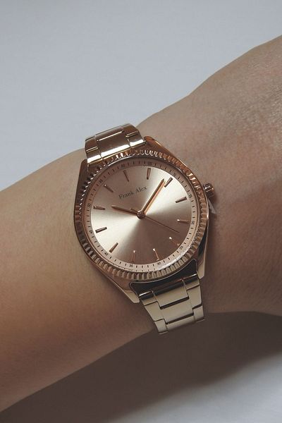 Frank Alex Women's Wristwatch - Stylish and Functional Design