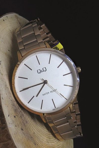 Q&Q Women's Wristwatch Qb57j011y