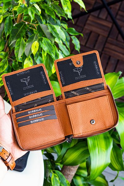 Garbalia Унисекс Портфейл със заключване с цип от естествена кожа Tan Carole