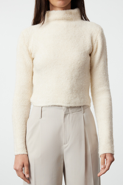 Trendyol Collection Stand Collar Ecru Knitwear Crop Sweater - Boucle TWOAW25KZ00042