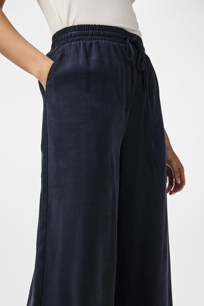 YAS. YASNARA HW Trousers - Short Cut