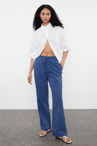 Trendyol Collection Magas derekú csíkos sötétkék vászon széles szárú nadrág - TWOAW25JE00032