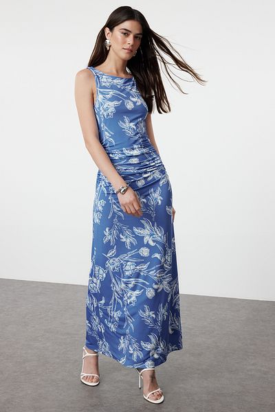 Trendyol Collection Rochie tricotată elastică cu suprafață strălucitoare - imprimeu floral albastru, corp de barcă Rock TWOSS24EL00528
