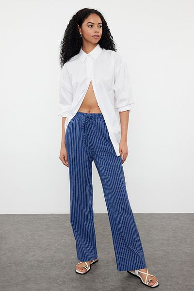 Trendyol Collection Magas derekú csíkos sötétkék vászon széles szárú nadrág - TWOAW25JE00032
