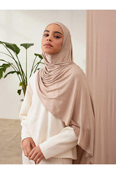 Femple Modest Πρακτικό σάλι ζέρσεϊ Premium |   Χρώμα: Ζεστή άμμος |   Μέτρο: Ενήλικος |   Ραμμένο με πηγούνι |   Στιγμιαίο Hijab