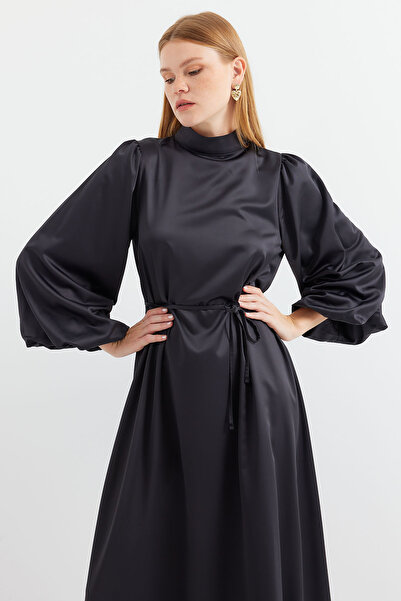 Bigdart Černé večerní saténové hidžábové šaty - 2510 modelové šaty