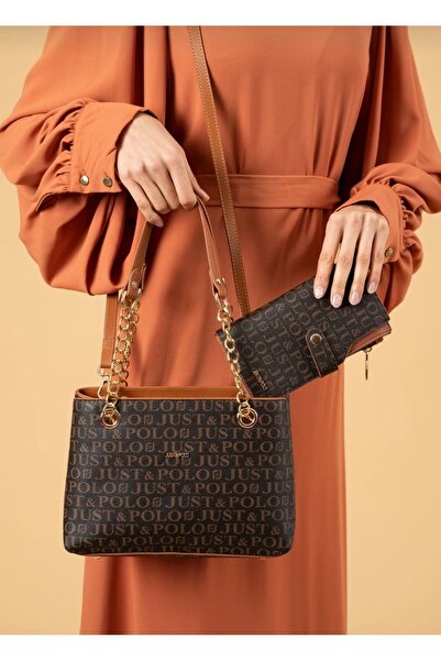 Just Polo حقيبة نسائية ذات حزام طويل قابل للتعديل بأربعة أقسام من الجمل الرمل...