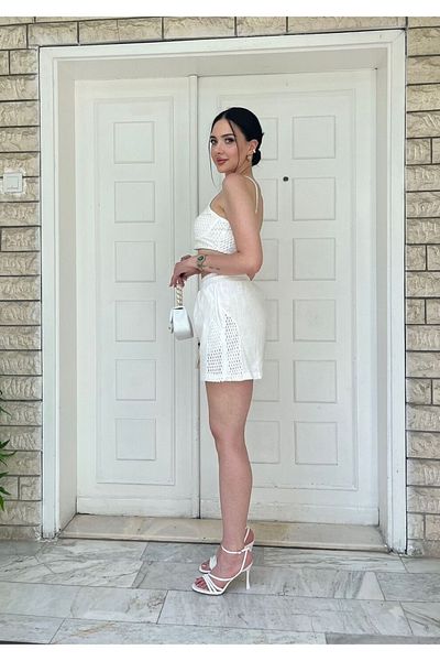 FASHION COCKTAIL Pantaloni scurți boemi de vară din in brut - cu detaliu din plasă de lână pe laterale și curea cu margele
