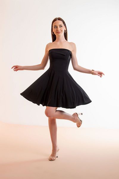 Laranor Strapless Flared Dress Design