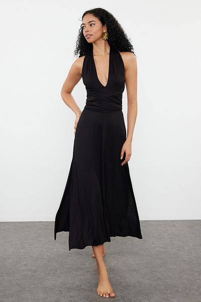 Trendyol Collection Dzianinowa sznurowana czarna sukienka plażowa Midi - TBESS24EL00162