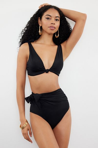Trendyol Collection Schwarzes Hipster-Bikinihöschen mit hoher Taille und Gürtel zum Binden TBESS24BA00147