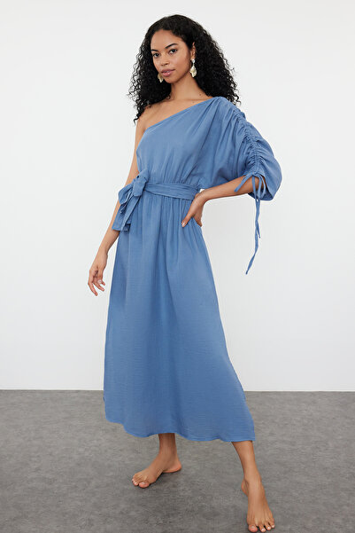 Trendyol Collection Rochie de plajă cu un umăr, țesut maxi cu centură albastră TBESS24EL00110
