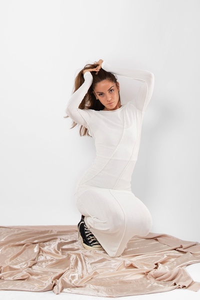 Bak Moda Λευκό μακρύ φόρεμα - Διαφανής λεπτομέρεια ραφής και χαμηλή κοπή στην πλάτη