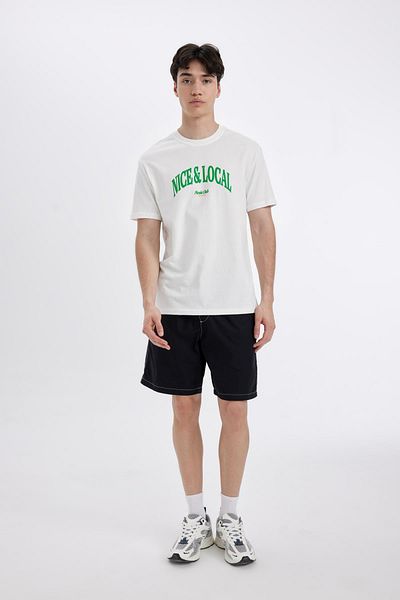 DeFacto Bedrucktes Kurzarm-T-Shirt mit normaler Passform und Rundhalsausschnitt D4765AX24SM