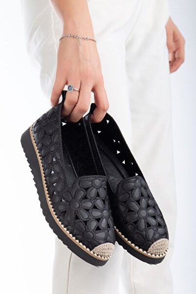 Hanımsoller КОМФОРТНИ ОБУВКИ HANIMSOLLER BLACK LOUFER HOLE ВИСОЧИНА НА ПОДметката 3 СМ