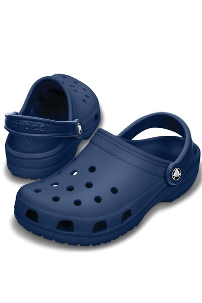Crocs صندل كلاسيكي للرجال باللون الأزرق الداكن