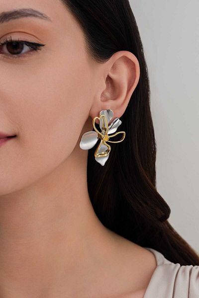 LUCİ LONTANE Silver Colored Four Leaf Clover Earrings