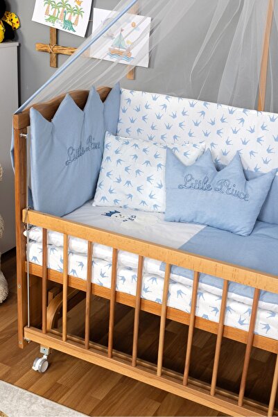 Bamgidoo Ahşap Beşik Anne Yanı Beşik (Vernikli) 60x120 - Mavi Nakış Uyku Seti + Yatak + Tekerlekli