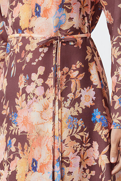 Trendyol Modest Φόρεμα από λινό υφασμένο λουκ - Καφέ λουλουδάτο μοτίβο TCTSS24EB00223