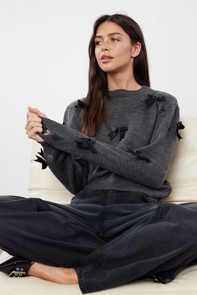 Trendyol Collection Sötét antracit puha textúrájú szalag/masni részletes kötöttáru pulóver TWOAW25KZ00155