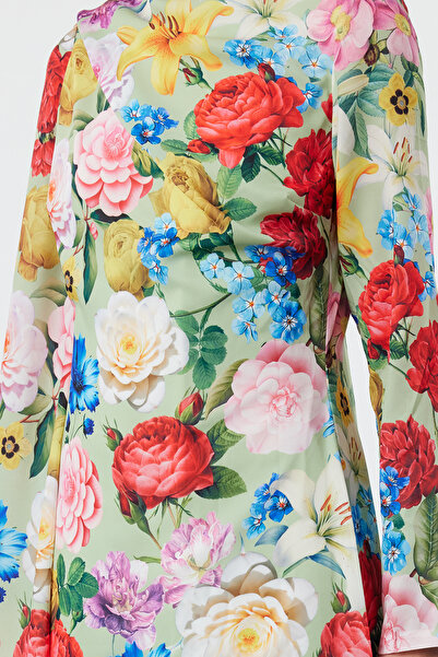 Trendyol Modest Zelené tkané večerní šaty s květinovým vzorem a šálovým límcem - TCTSS24DB00063