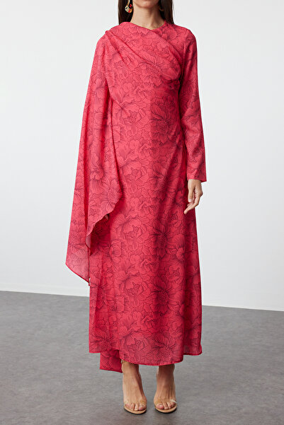 Trendyol Modest Růžové tkané večerní šaty s květinovým vzorem – šálový límec TCTSS24DB00063