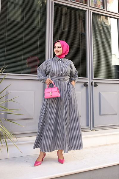 Tesettür Diyarı Καπνιστό ριγέ φόρεμα Hijab - Λεπτομέρεια δεσίματος
