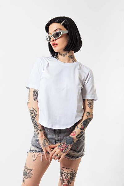 Bak Moda تي شيرت أبيض أساسي فاخر نصف كم