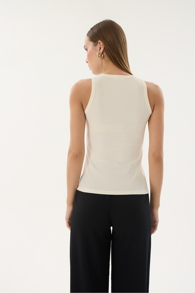 Sevim 16156 Μοντέλο γυναικείο μπλουζάκι με κορδόνι με κλειστό γιακά