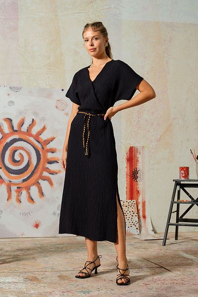 UPGRADE Rochie neagră Crinkle - Croială relaxată
