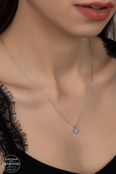Swarovski Swarovski Zirconia Kadın Pırlanta Montür Tektaş Gümüş Kolye