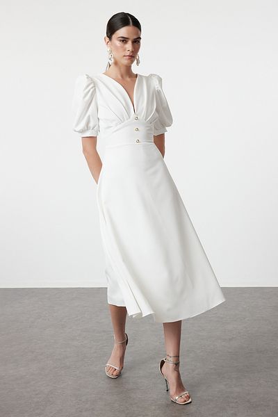 Trendyol Collection Κομψό λευκό βραδινό φόρεμα με γυαλιστερή πέτρινη λεπτομέρεια - A-Cut TPRSS24EL00207