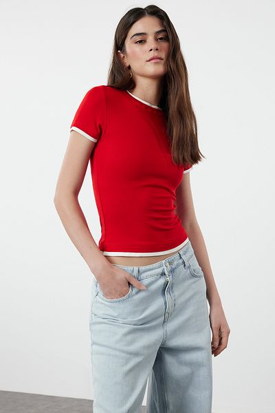 Trendyol Collection Pružná viskózová tkanina - Color Block Červené tričko TWOSS24TS00063