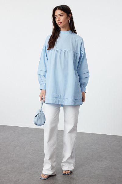 Trendyol Modest Hellblaues Baumwollhemd – Bindedetail auf der Rückseite TCTSS24UK00020
