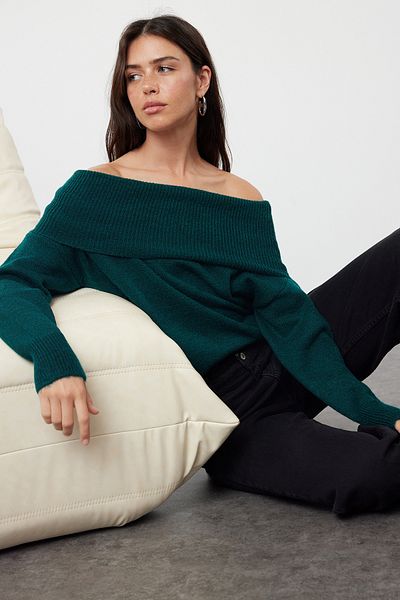 Trendyol Collection Smaragdgrüner, weicher, strukturierter Strickpullover mit Carmen-Kragen TWOAW20KZ1519