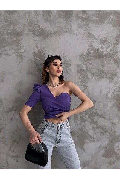 defiletekstil بلوزة كريب بكتف واحد بأكمام الأميرة