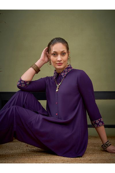 Sassafras By Styli قميص وسروال بياقة مطرزة
