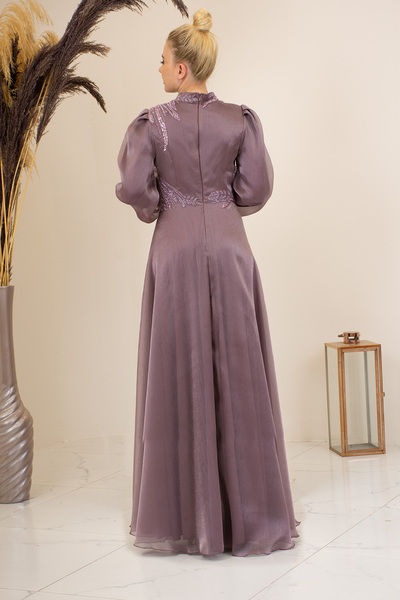 Surikka Večerní šaty do deště s předním přehozeným korálkovým detailem