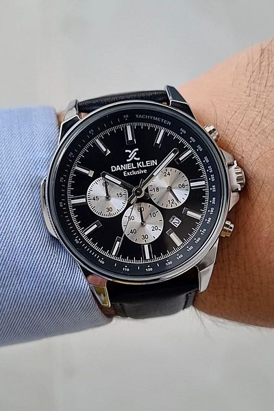 Daniel Klein Exclusive Black Leather Men's Wristwatch - All Functions Active, with Calendar and Strap