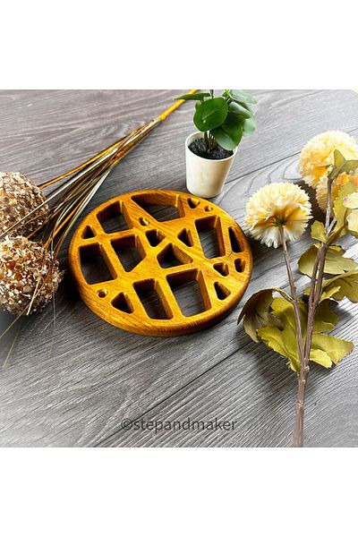 Step and Maker Wooden Trivet II (18 cm Diameter)