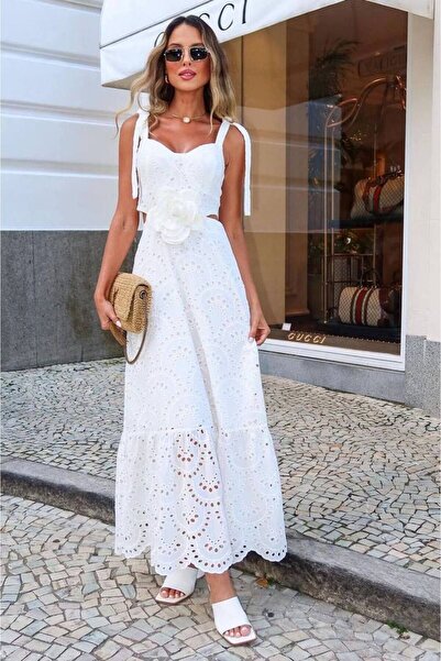 Pulli Collection Rochie lungă de damă cu detaliu trandafir alb