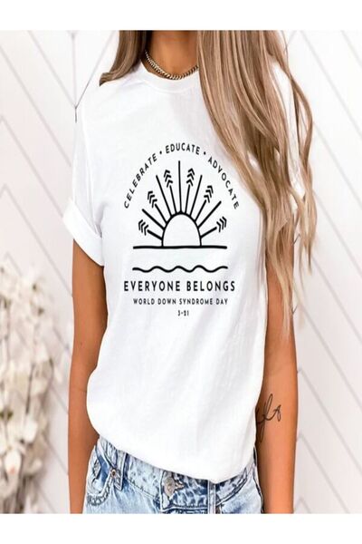 CLASSY.MODA تي شيرت نسائي من جيرسي واحد - تي شيرت أبيض مطبوع كبير الحجم بياقة...