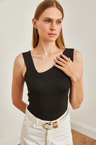 Olalook Bluză de damă neagră cu guler asimetric crop tricotaj - BLZ-19002643