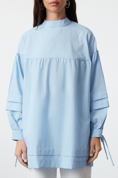 Trendyol Modest Světle modrá bavlněná košile - zadní kravata Detailní TCTSS24UK00020