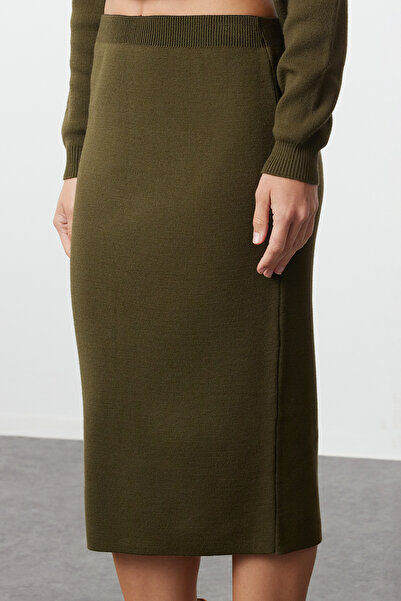 Trendyol Collection Dzianinowa spódnica ołówkowa w kolorze khaki - TWOAW20DU0006